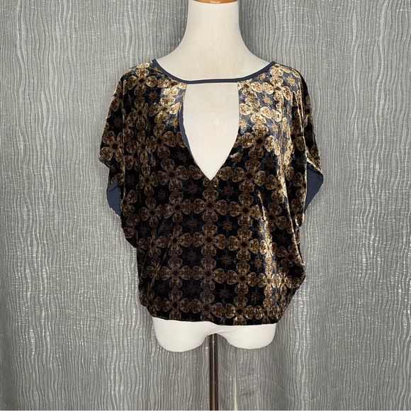 UO Ecote Athena cutout printed velvet top - Picture 5 of 10